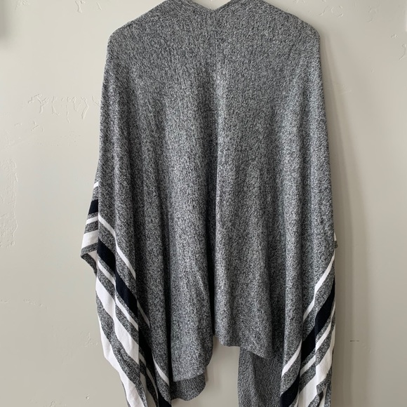 Express Poncho - Picture 2 of 2